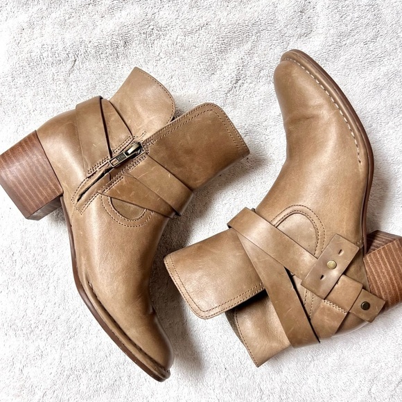 UGG Elysian Leather Taupe Bootie womens size 7 - Picture 5 of 10